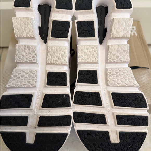 On Cloud Cloudrunner Women's Shoes - Black and purple - Picture 6 of 8